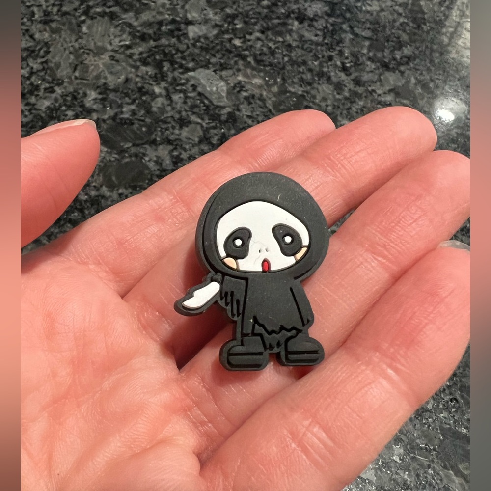 Scream Croc Charm